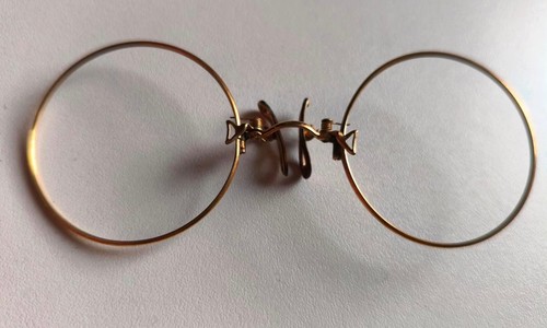 Antike goldfarbene brille - goldfarbene,
