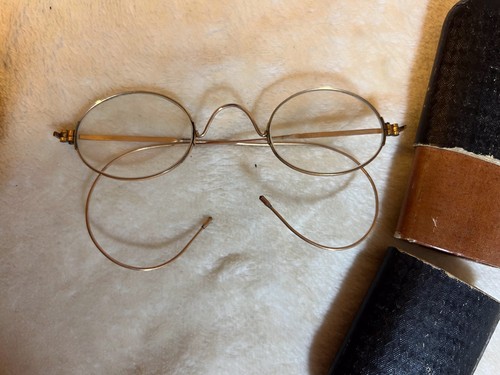 Antike goldfarbene brille - goldfarbene,