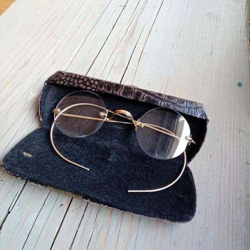 Antike lese brille mit etui - lese-brille,