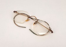 Alte Brille mit Etui